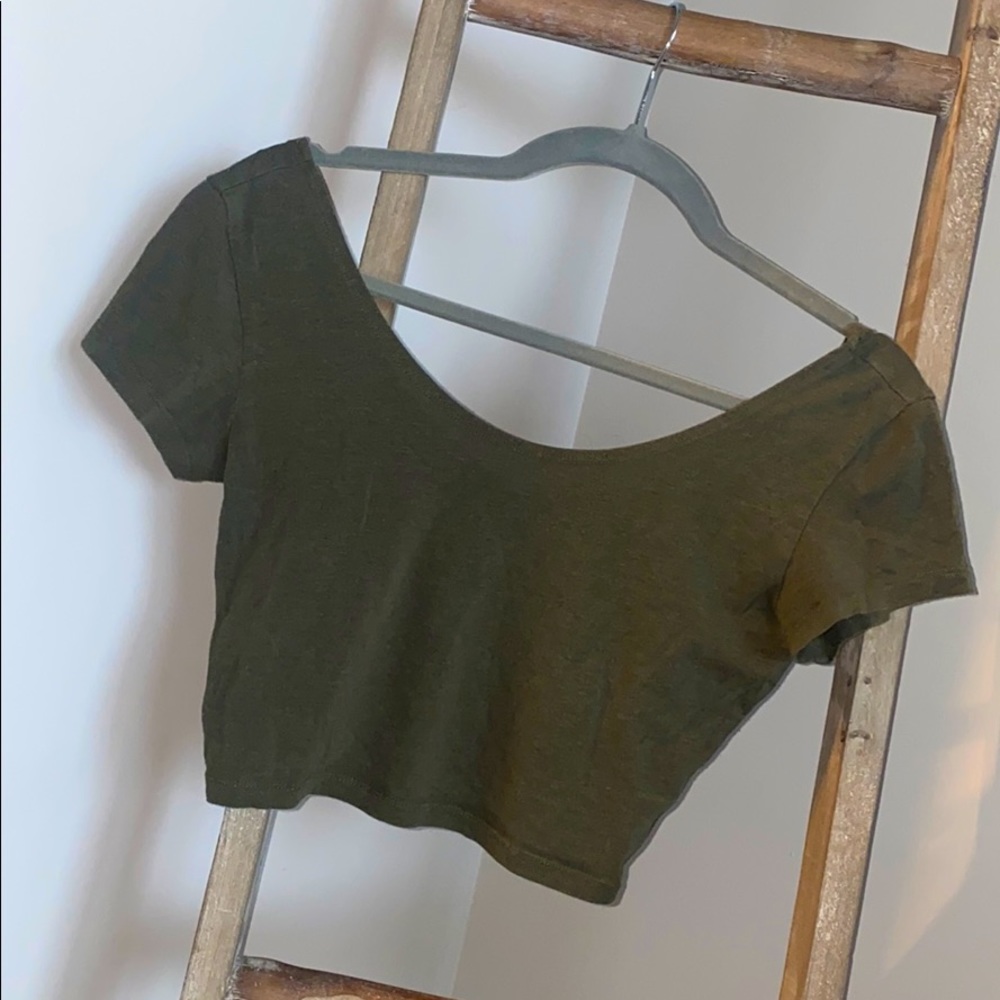 GREEN CROP TOP